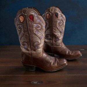 TONY Lama leather cowboy boots, in good condition decorative shaft.